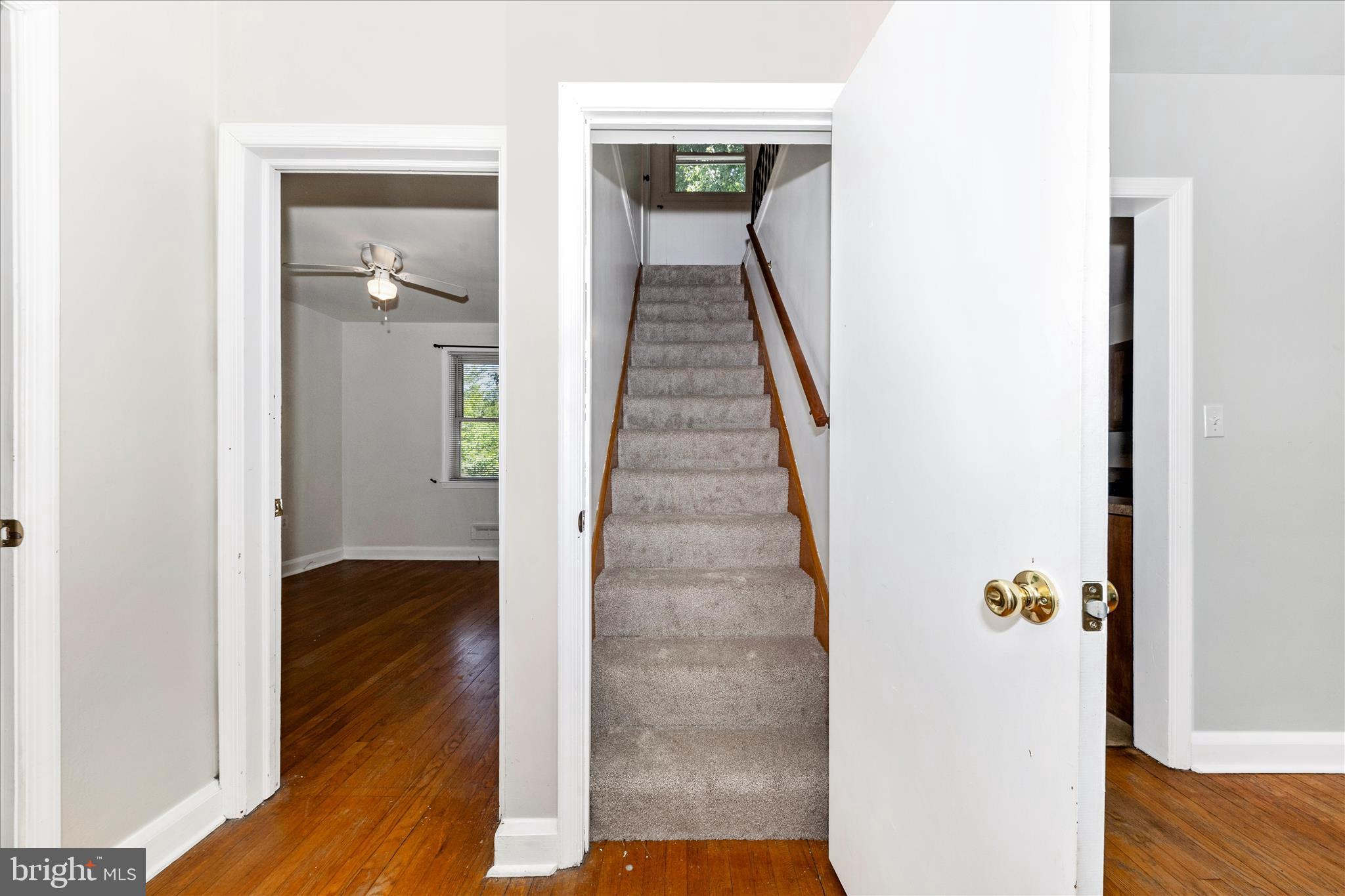 5811 Daybreak Terrace Baltimore, MD 21206 - Photo 28 of 54 Stairs