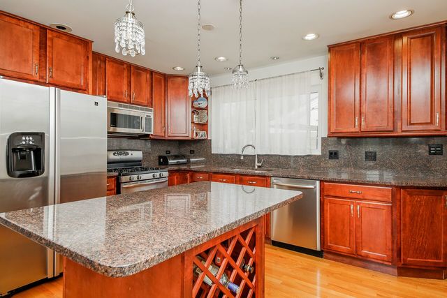 530 Rose Avenue Addison, IL 60101 - Photo 3 of 16 Gallery Image 3