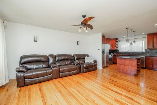 530 Rose Avenue Addison, IL 60101 - Photo 4 of 16 Gallery Image 4