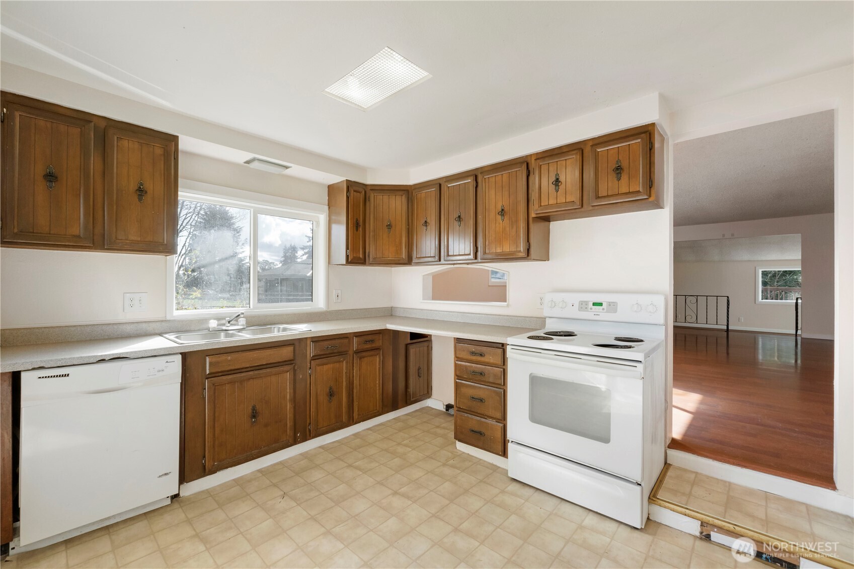 2877 Clare Avenue Bremerton, WA 98310 - Photo 12 of 29