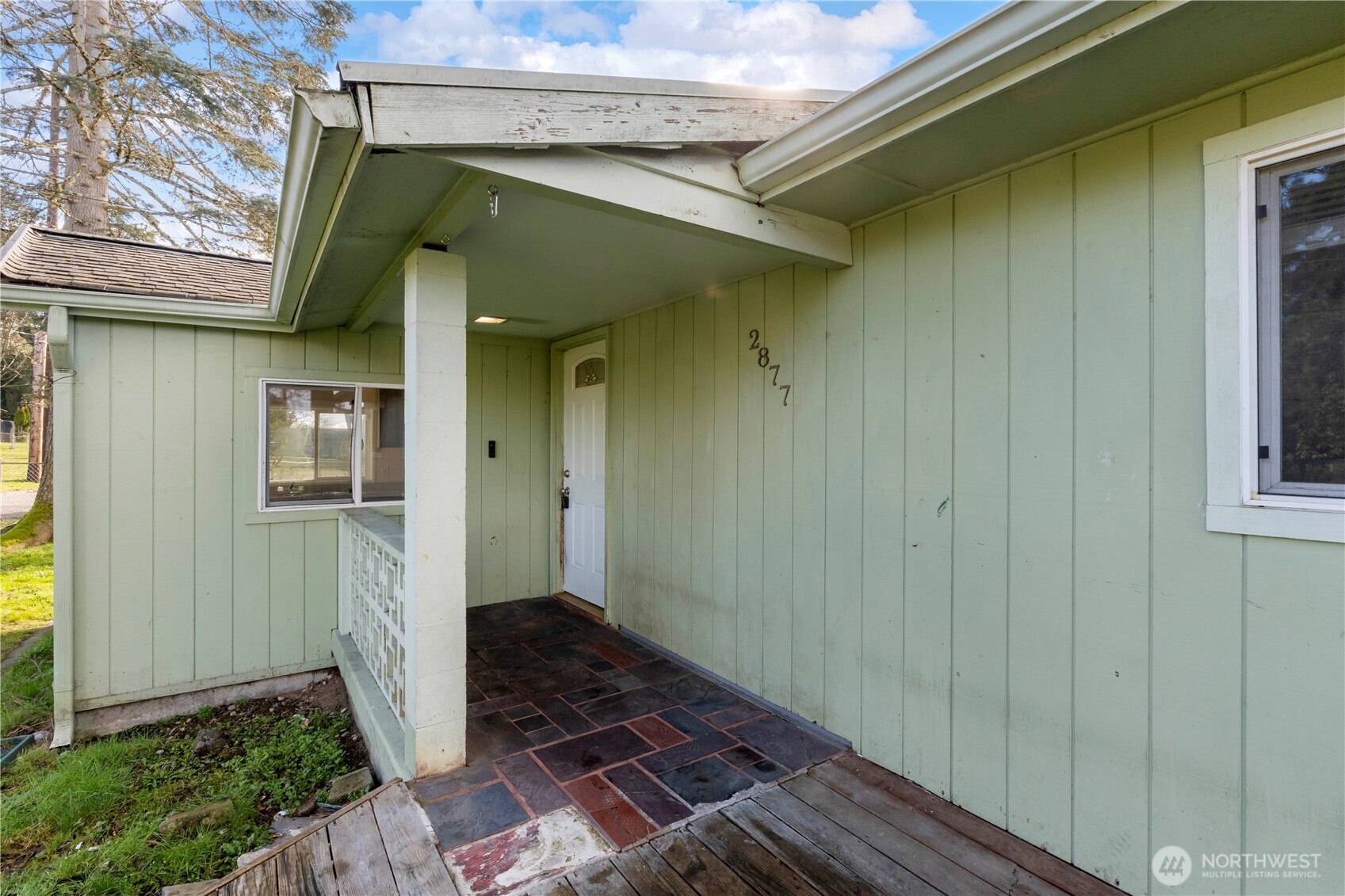 2877 Clare Avenue Bremerton, WA 98310 - Photo 4 of 29