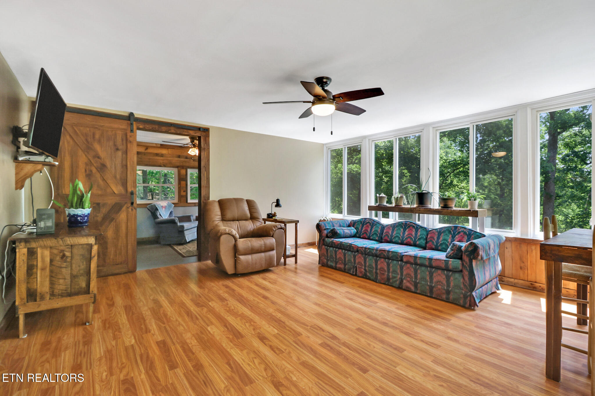 986 Post Oak Valley Road Rockwood, TN 37854 - Photo 11 of 45 family room