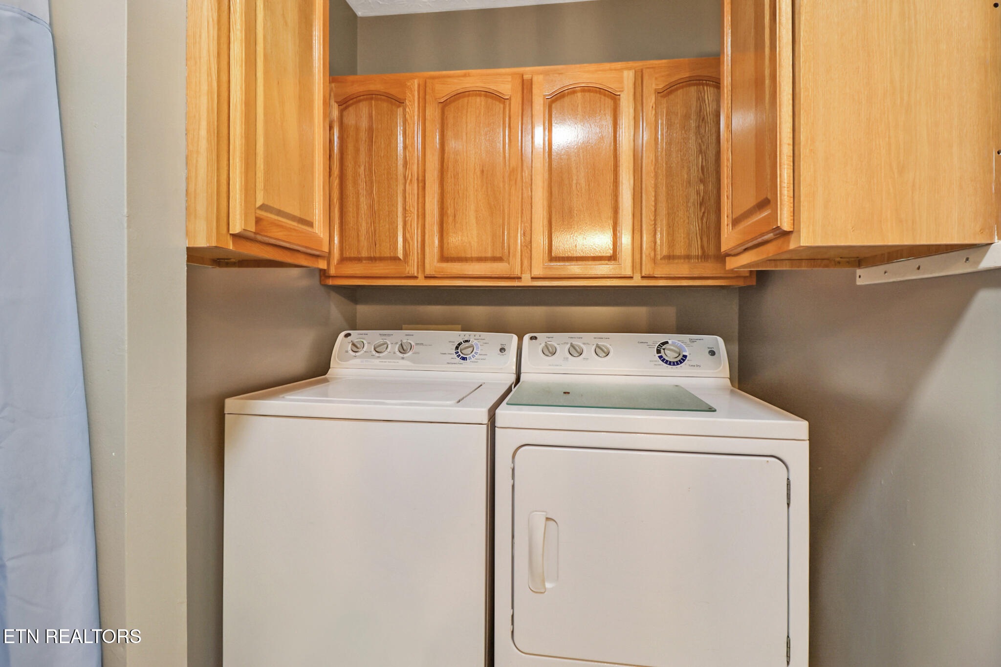 986 Post Oak Valley Road Rockwood, TN 37854 - Photo 17 of 45 laundry room