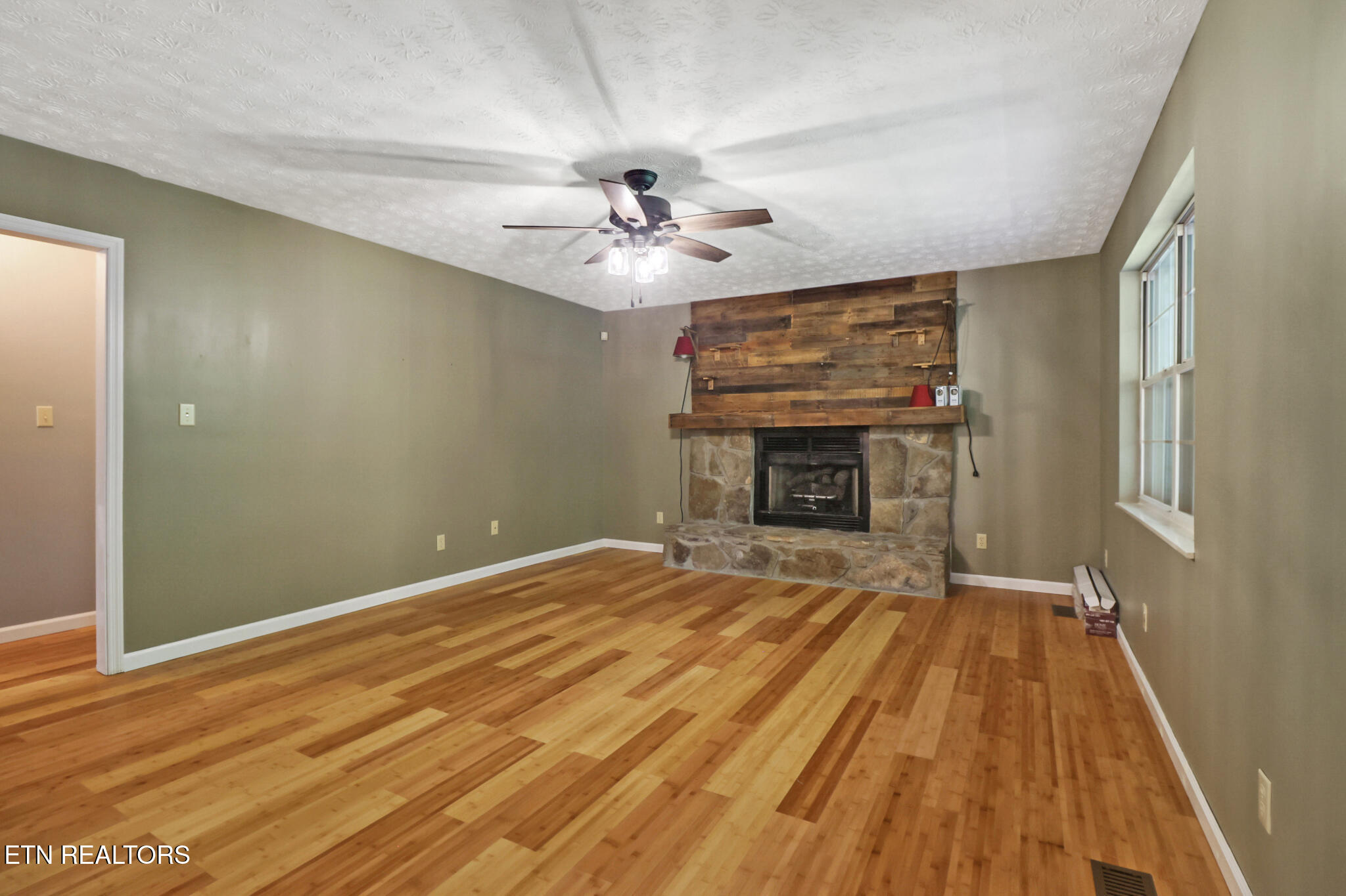 986 Post Oak Valley Road Rockwood, TN 37854 - Photo 4 of 45 living room with fireplace
