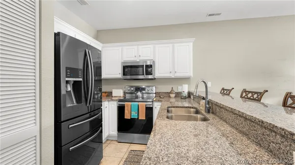 $300,000 | 138 Oak Harbor Drive, Unit 5C, Camdenton, MO 65020