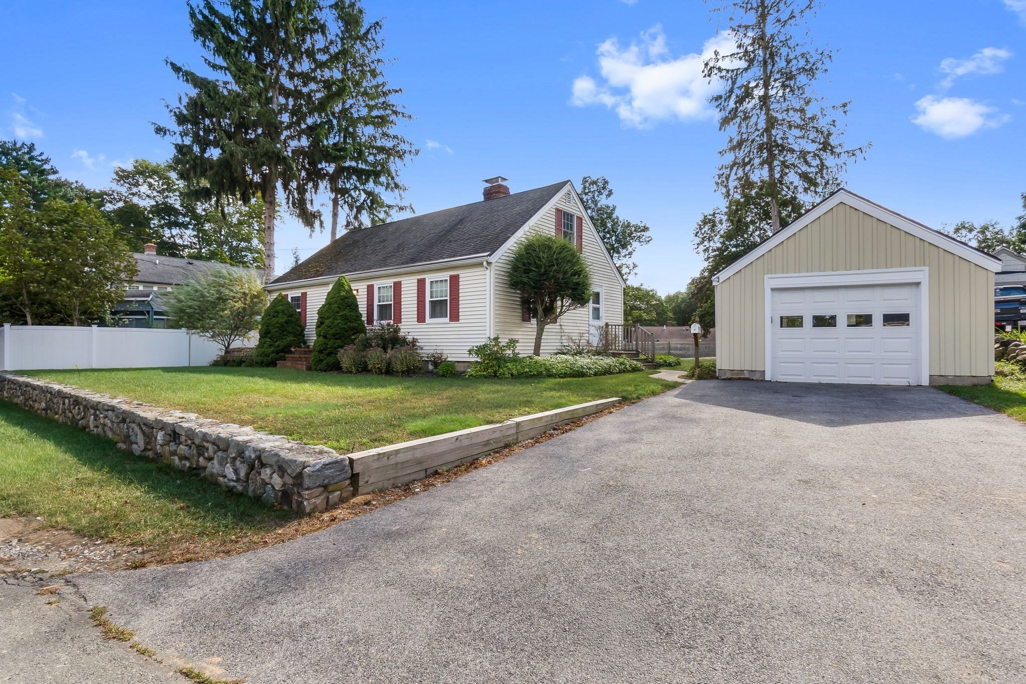 8 Savoy Road Hamilton, MA 01982 - Photo 2 of 22 Gallery Image 2