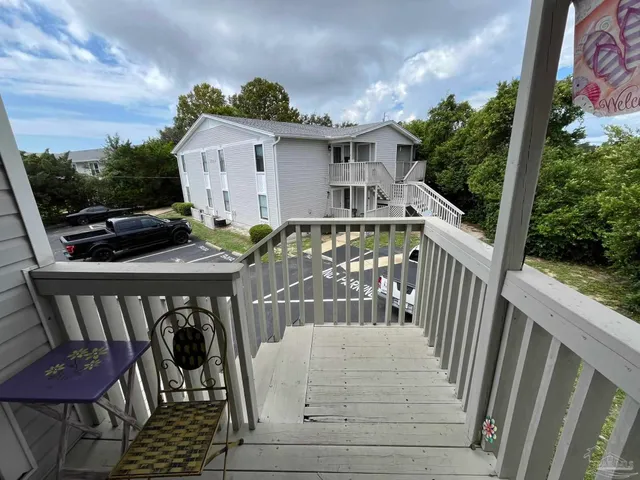 $1,275 | 3208 Redwood Lane, Unit E, Gulf Breeze, FL 32563