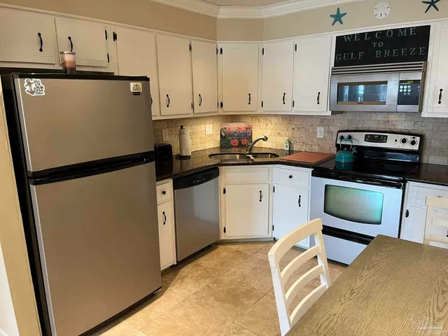 $1,275 | 3208 Redwood Lane, Unit E, Gulf Breeze, FL 32563