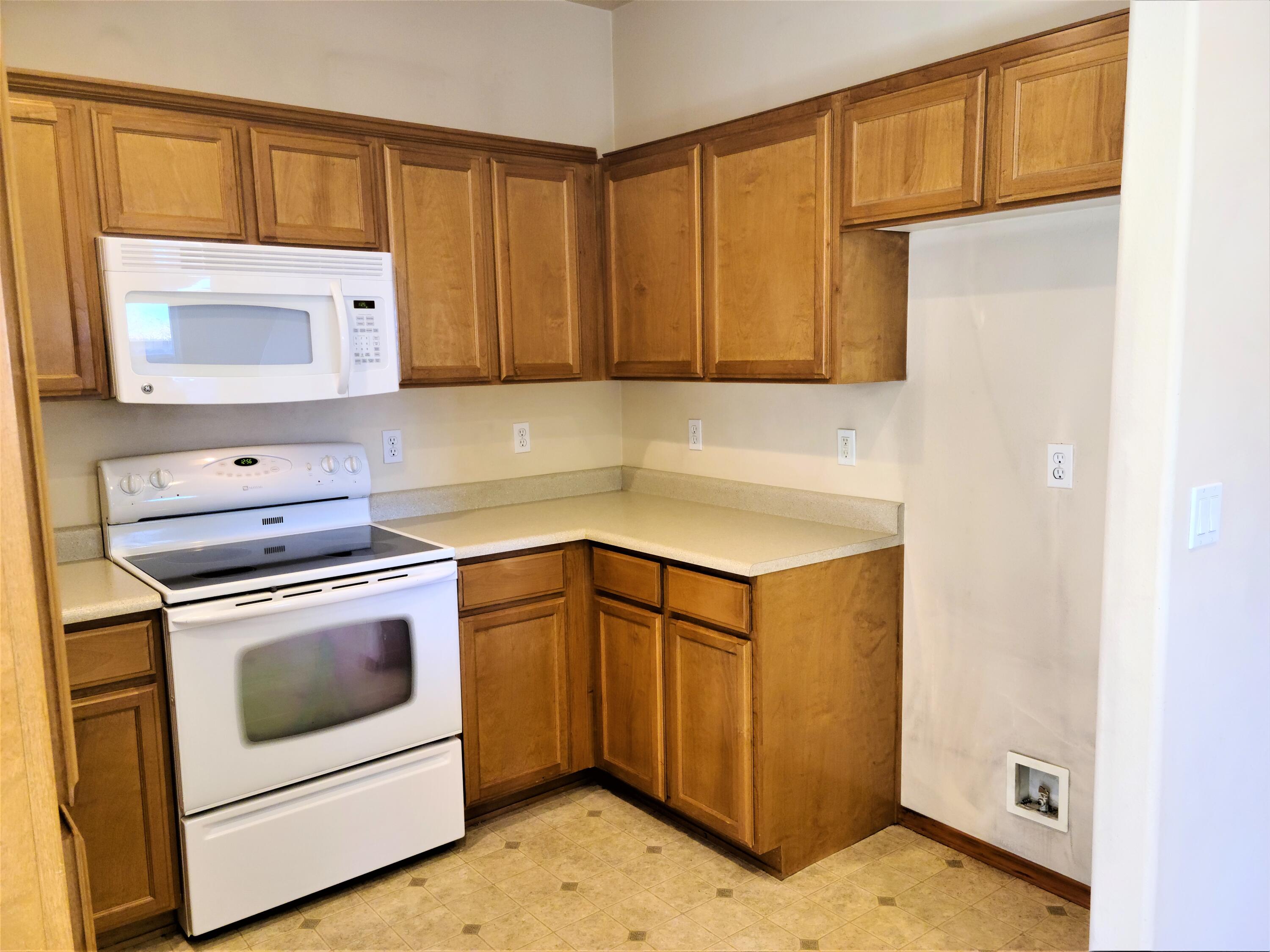 329 Cascade Drive Central Point, OR 97502 - Photo 11 of 30 Gallery Image 11