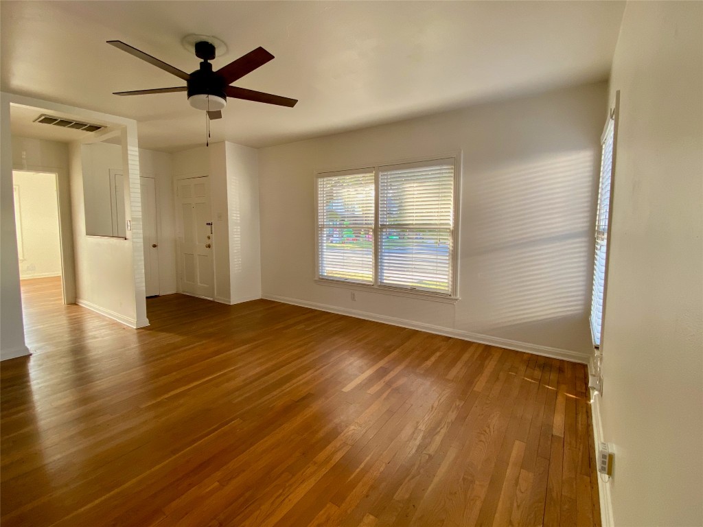 7111 Grover Avenue Austin, TX 78757 - Photo 2 of 10