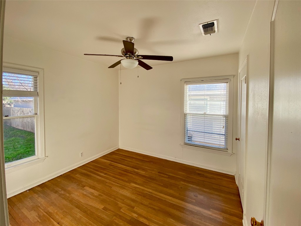 7111 Grover Avenue Austin, TX 78757 - Photo 7 of 10