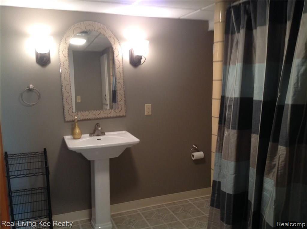 2915 Midvale Drive Rochester Hills, MI 48309 - Photo 16 of 32
