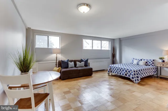 $1,725 | 1200 North Nash Street, Unit 202, Arlington, VA 22209