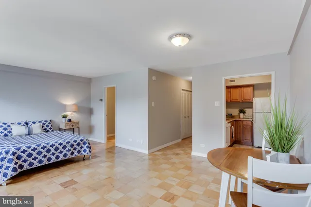 $1,725 | 1200 North Nash Street, Unit 202, Arlington, VA 22209