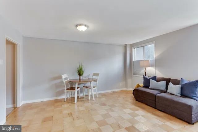 $1,725 | 1200 North Nash Street, Unit 202, Arlington, VA 22209