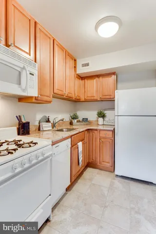 $1,725 | 1200 North Nash Street, Unit 202, Arlington, VA 22209
