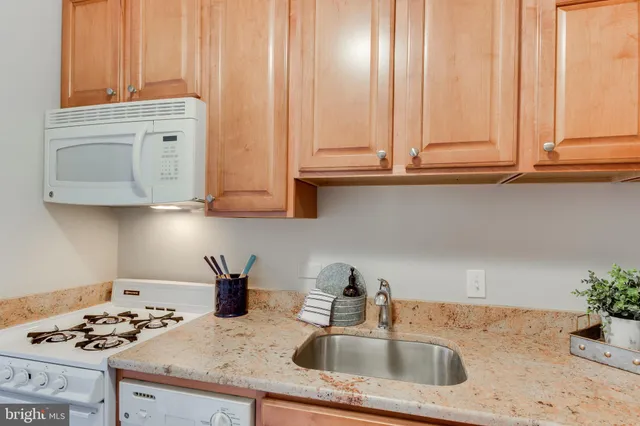 $1,725 | 1200 North Nash Street, Unit 202, Arlington, VA 22209