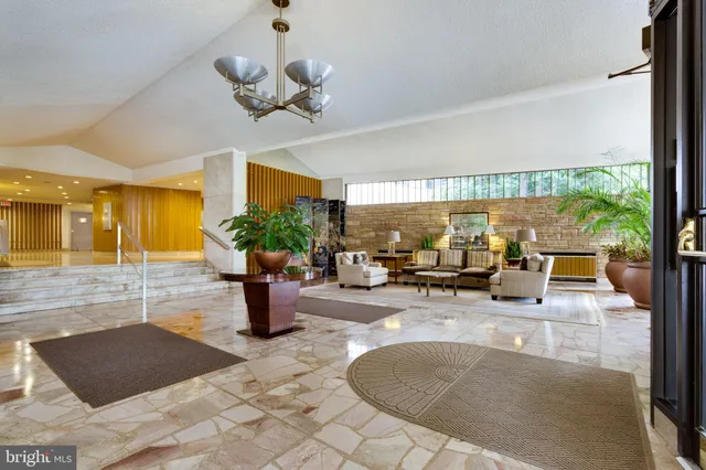 $1,725 | 1200 North Nash Street, Unit 202, Arlington, VA 22209