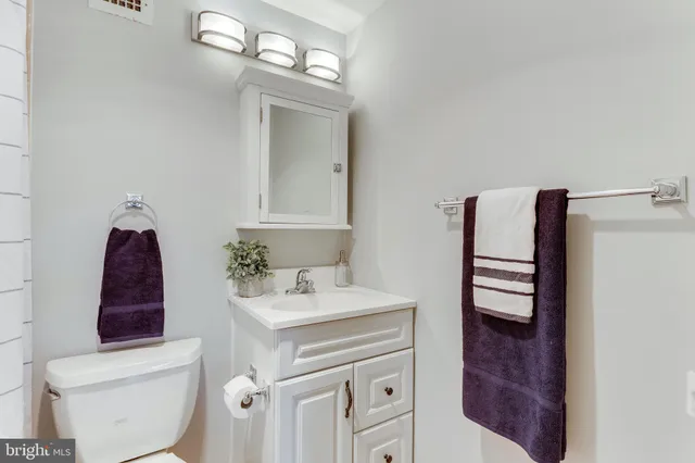 $1,725 | 1200 North Nash Street, Unit 202, Arlington, VA 22209