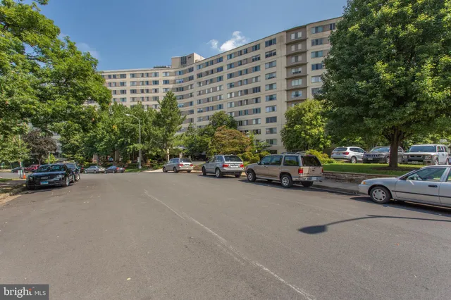 $1,725 | 1200 North Nash Street, Unit 202, Arlington, VA 22209
