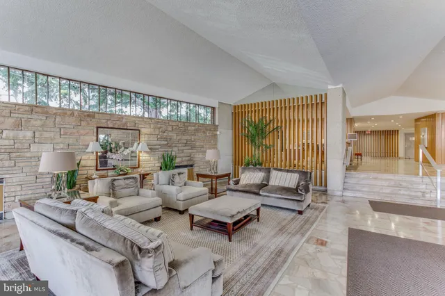 $1,725 | 1200 North Nash Street, Unit 202, Arlington, VA 22209