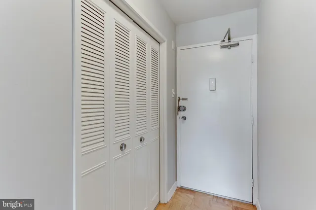 $1,725 | 1200 North Nash Street, Unit 202, Arlington, VA 22209