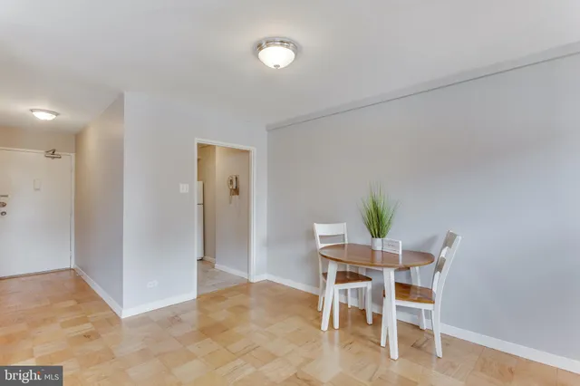 $1,725 | 1200 North Nash Street, Unit 202, Arlington, VA 22209