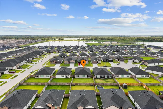 $2,200 | 7510 Carson Court, Rosharon, TX 77583