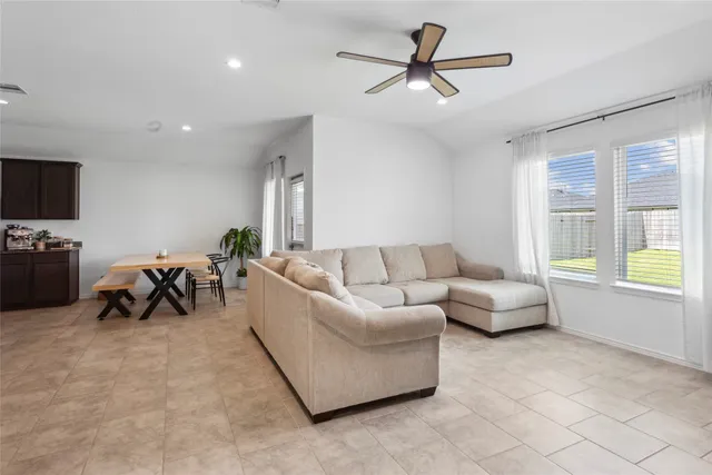 $2,200 | 7510 Carson Court, Rosharon, TX 77583