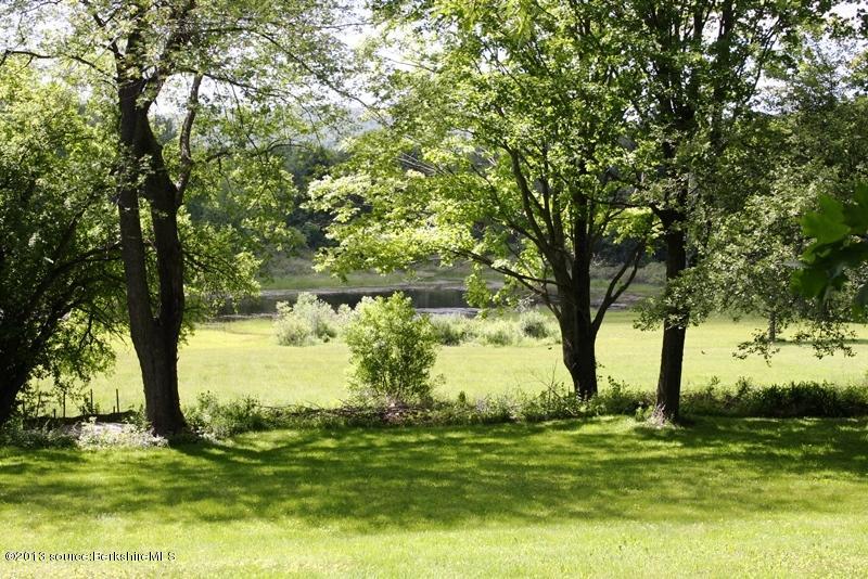 246 Eleanor Road Pittsfield, MA 01201 - Photo 6 of 12 view