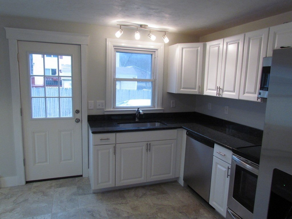 6 Tewksbury Road Worcester, MA 01602 - Photo 3 of 25 Gallery Image 3