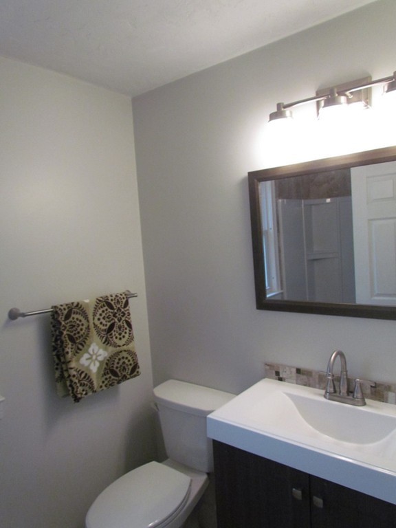 6 Tewksbury Road Worcester, MA 01602 - Photo 8 of 25 Gallery Image 8