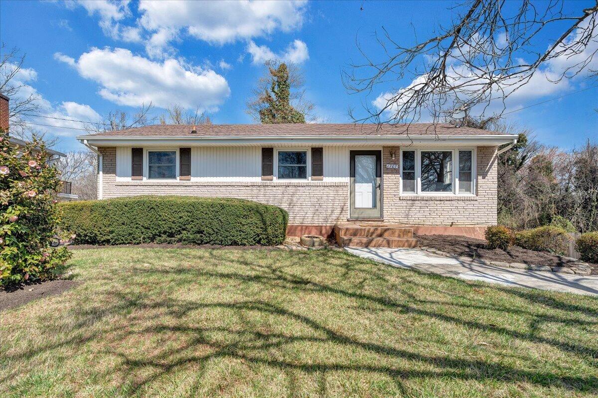 1707 Glendon Road Salem, VA 24153 - Photo 2 of 41 a front view of a house with a yard