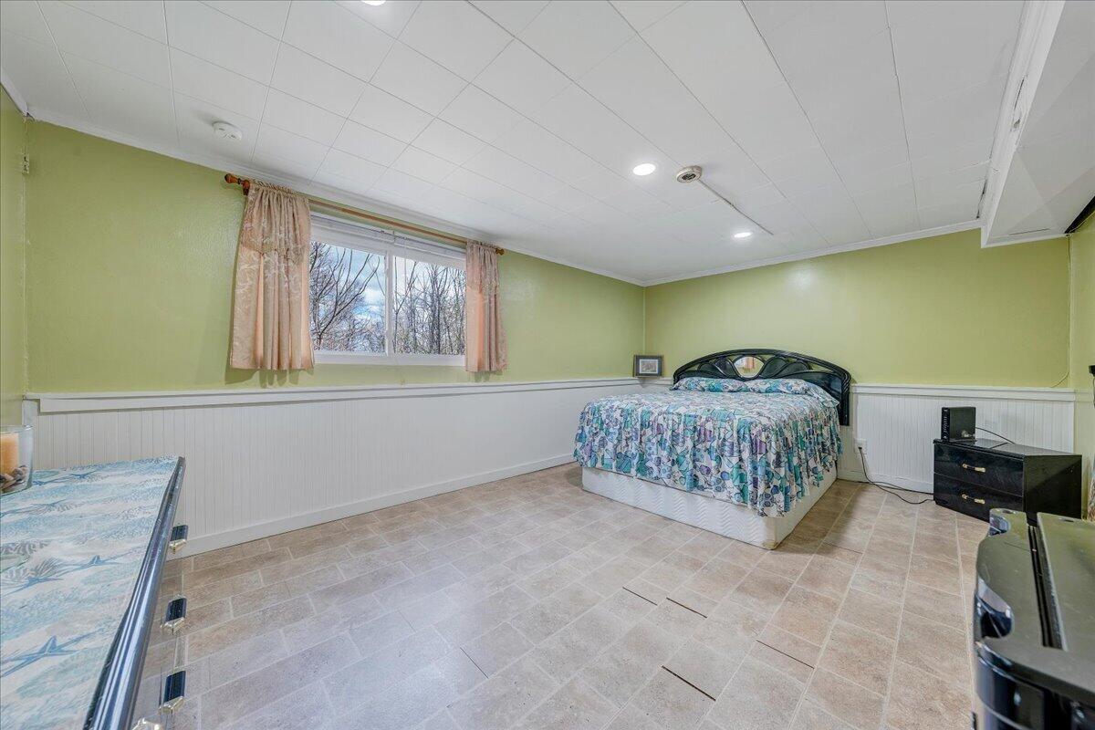 1707 Glendon Road Salem, VA 24153 - Photo 21 of 41 a bedroom with a bed and a cabinets