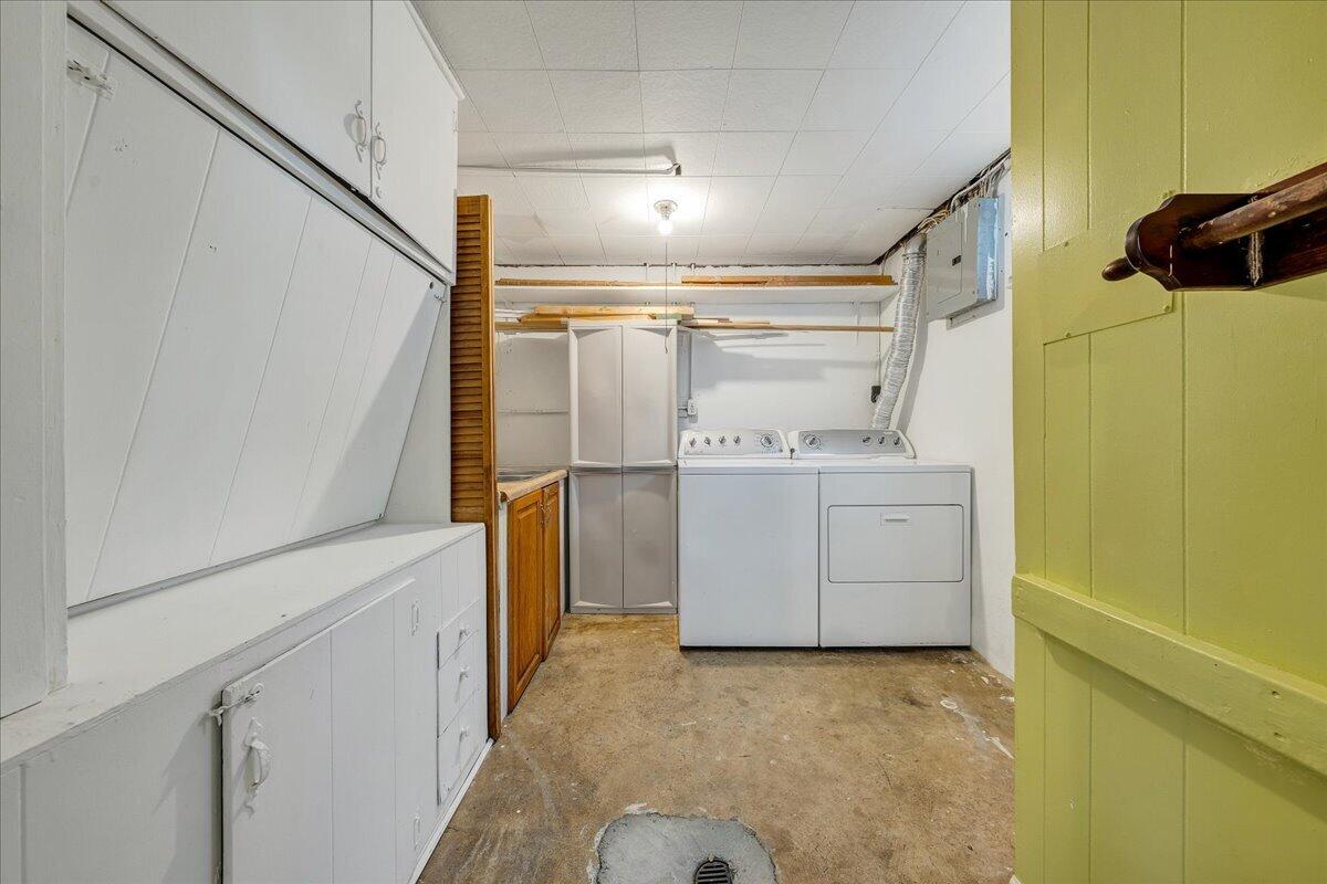 1707 Glendon Road Salem, VA 24153 - Photo 30 of 41 a utility room with dryer and washer