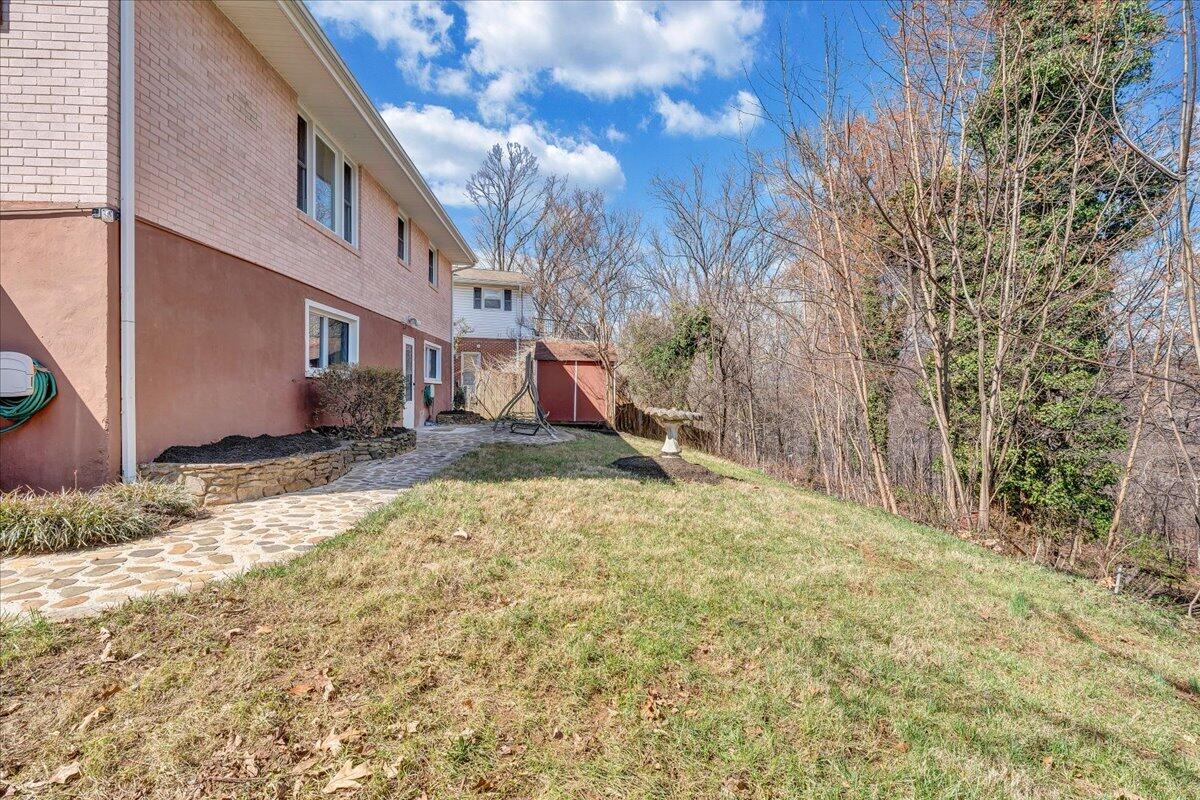 1707 Glendon Road Salem, VA 24153 - Photo 33 of 41 a view of a yard with a house