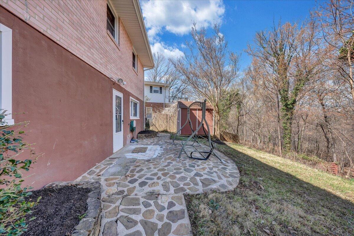 1707 Glendon Road Salem, VA 24153 - Photo 34 of 41 a backyard of a house with lots of green space