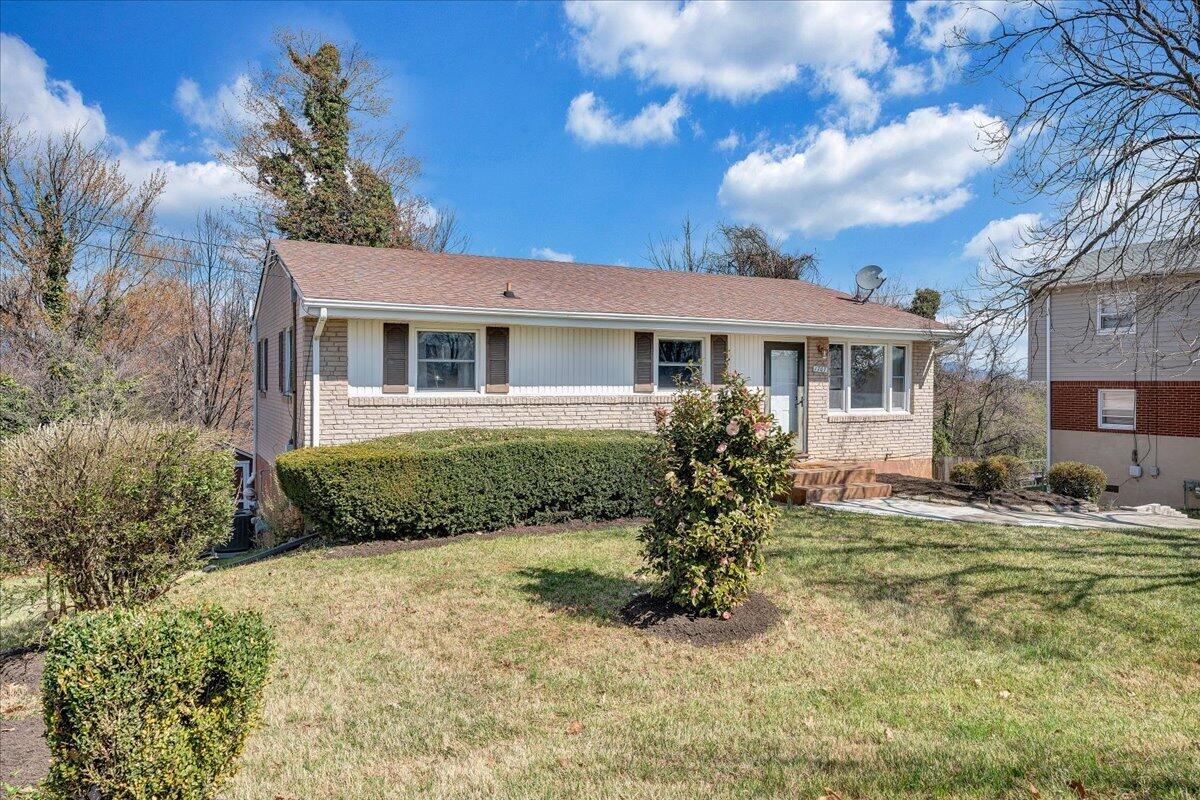 1707 Glendon Road Salem, VA 24153 - Photo 38 of 41 a front view of a house with a yard