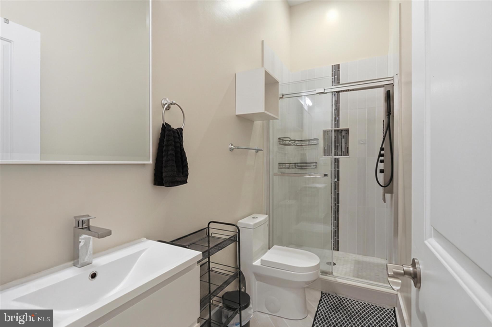 625 Park Road Northwest, Unit 108 Washington, DC 20010 - Photo 14 of 29 First Ensuite batchroom