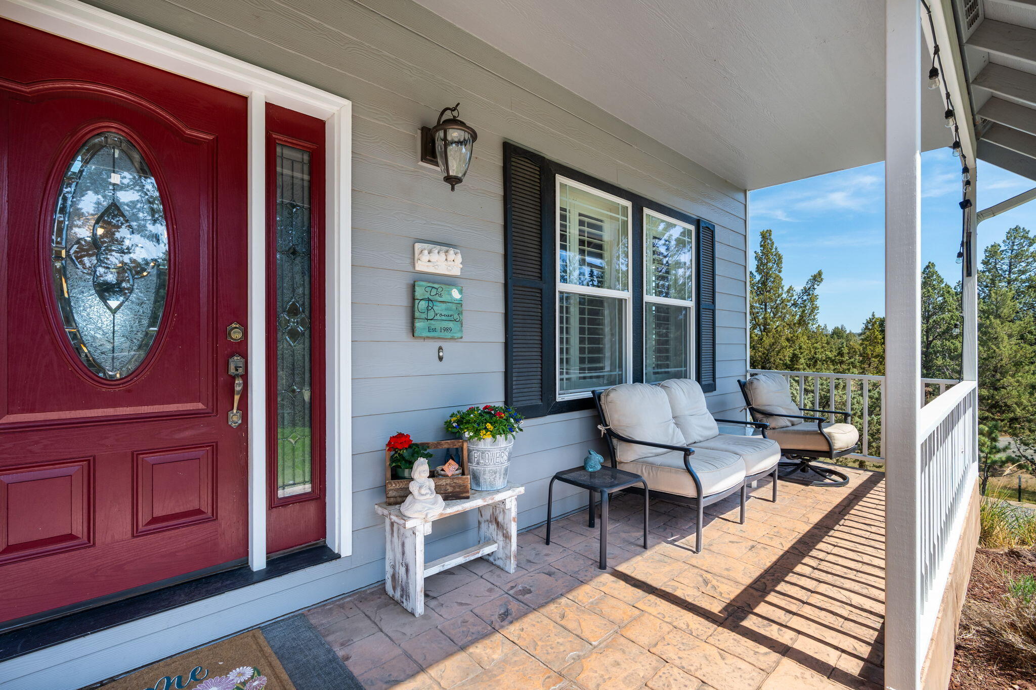 505 Southeast Rancho Lane Madras, OR 97741 - Photo 8 of 72 Covered front porch