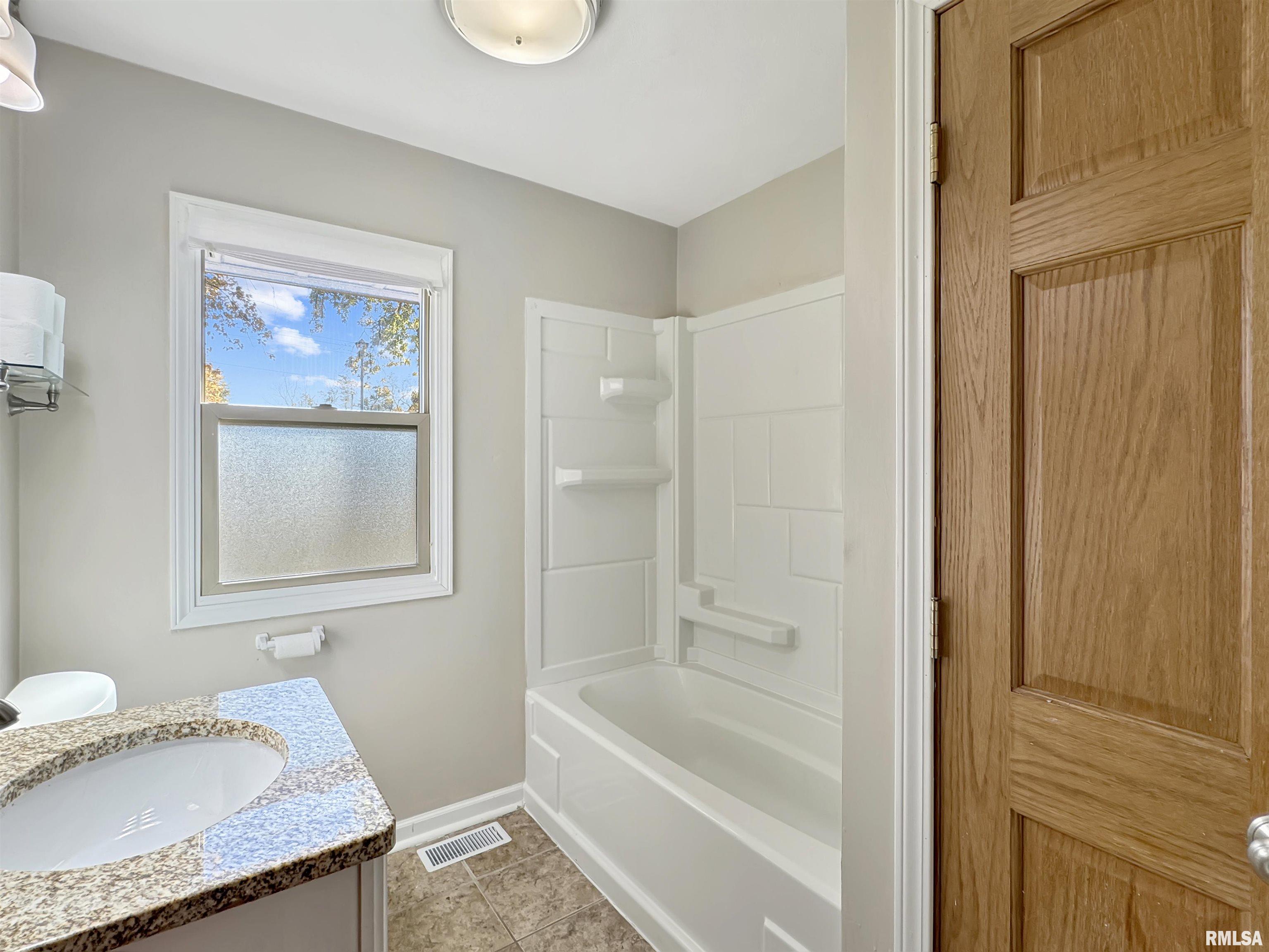 1005 Walnut Street Washington, IL 61571 - Photo 14 of 26