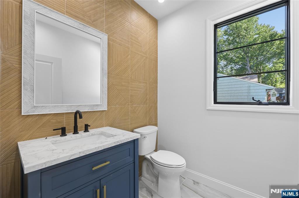 532 Hobart Road Paramus, NJ 07652 - Photo 8 of 46