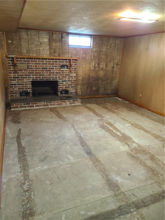 122 Logan Road New Castle, PA 16102 - Photo 11 of 17 a bathroom with a shower