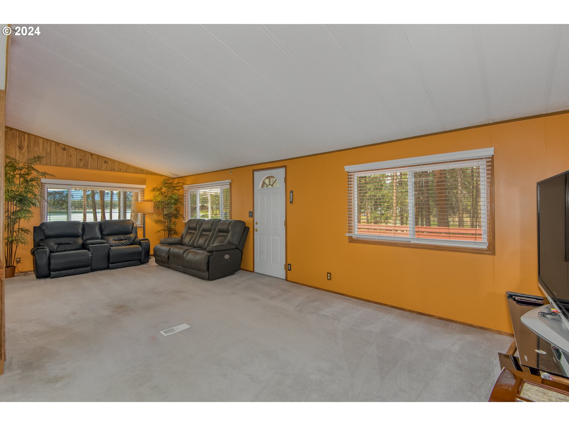 12 North Frontage Road Wamic, OR 97063 - Photo 14 of 37 Gallery Image 14