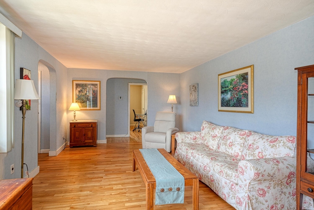 830 Trapelo Road Waltham, MA 02452 - Photo 5 of 23 Gallery Image 5