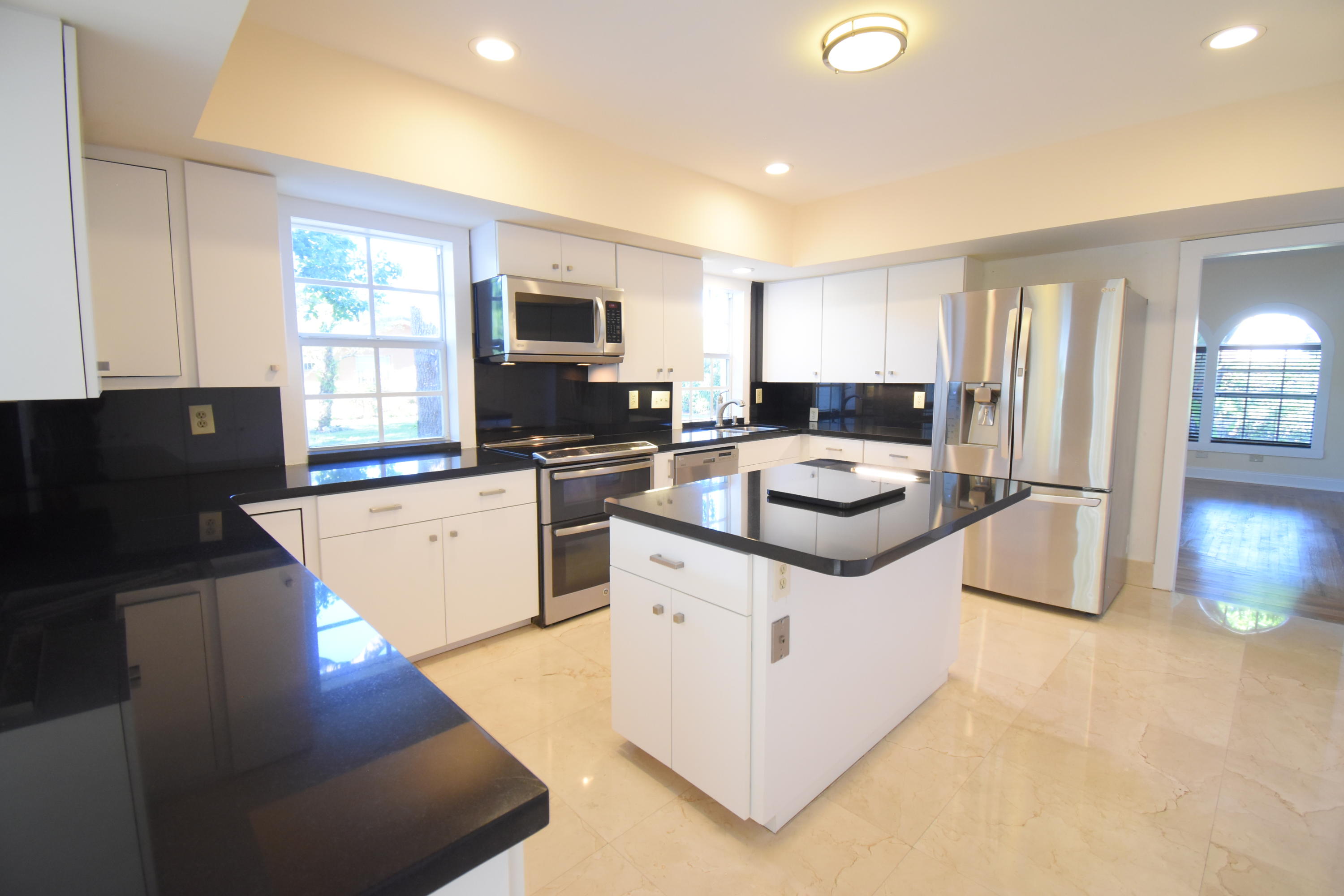900 El Rado Street Coral Gables, FL 33134 - Photo 4 of 50 DSC_0553