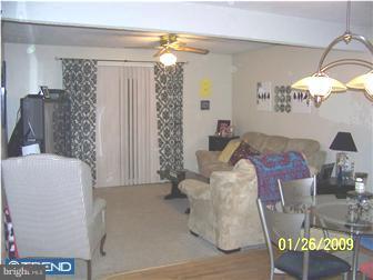 1 Kings Road Sicklerville, NJ 08081 - Photo 4 of 12 Living Room