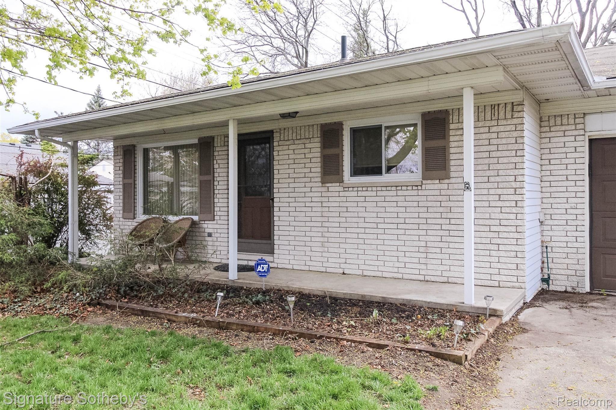43 South Avery Road Waterford, MI 48328 - Photo 2 of 39 3.jpg