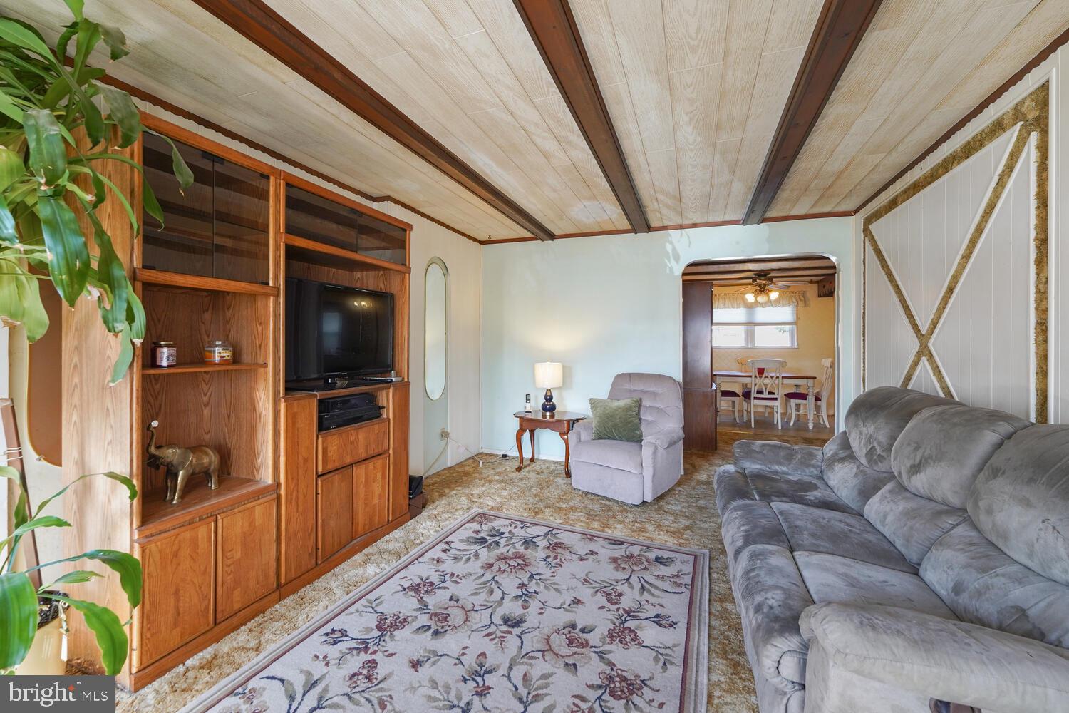 2024 Heather Road Folcroft, PA 19032 - Photo 4 of 21 Living Room