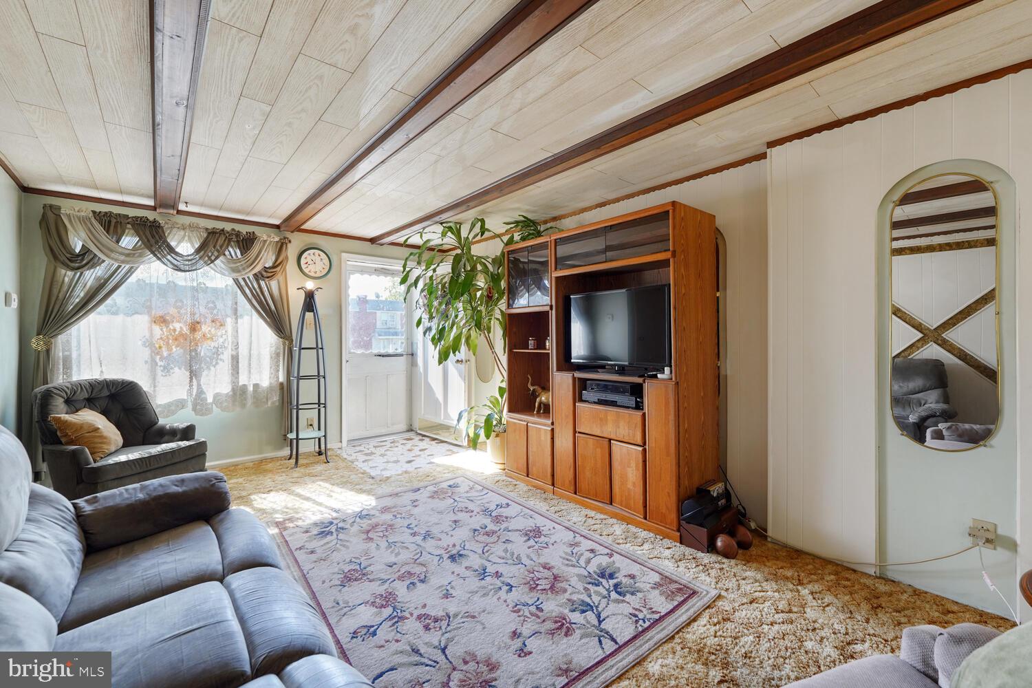 2024 Heather Road Folcroft, PA 19032 - Photo 5 of 21 Living Room